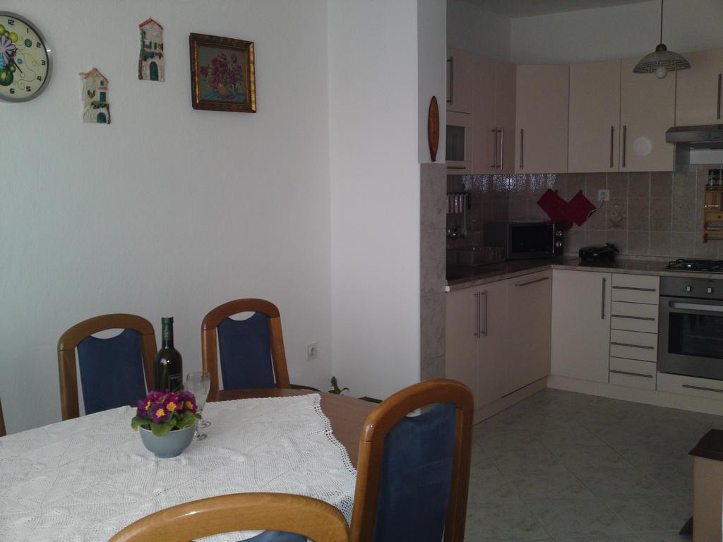 Apartment Varelija Брибир Стая снимка